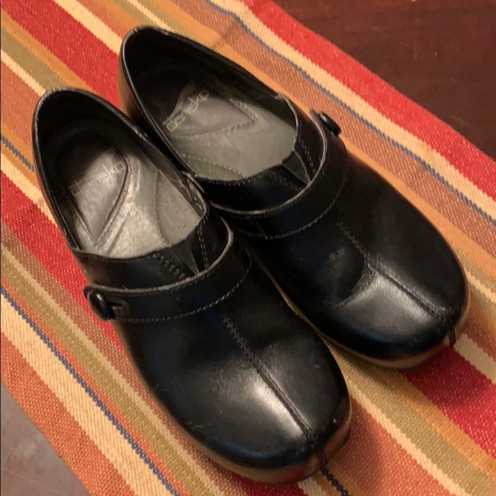 DANSKO black with button